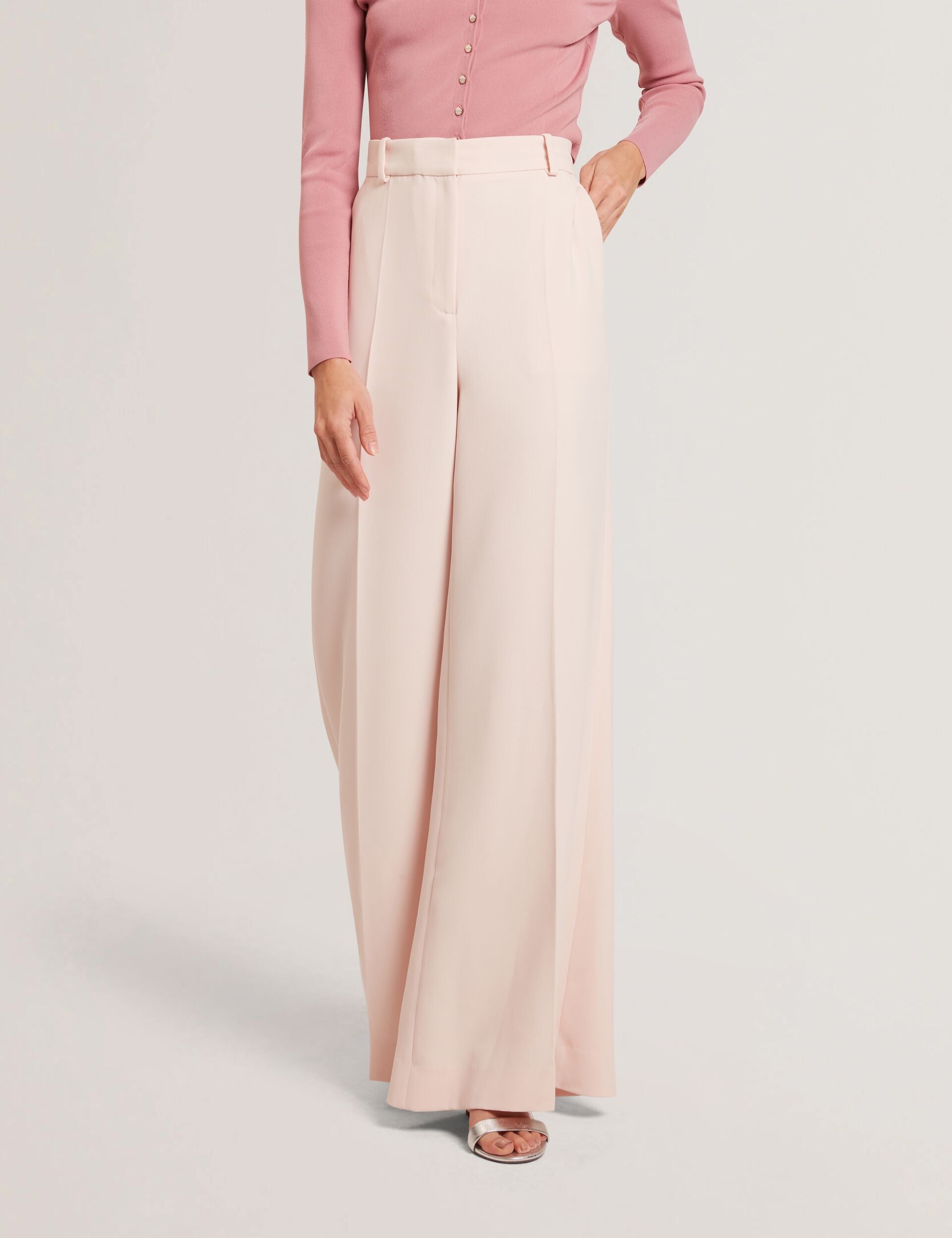 TRAGAT | PALE PINK TRAGAT | PALE PINK
