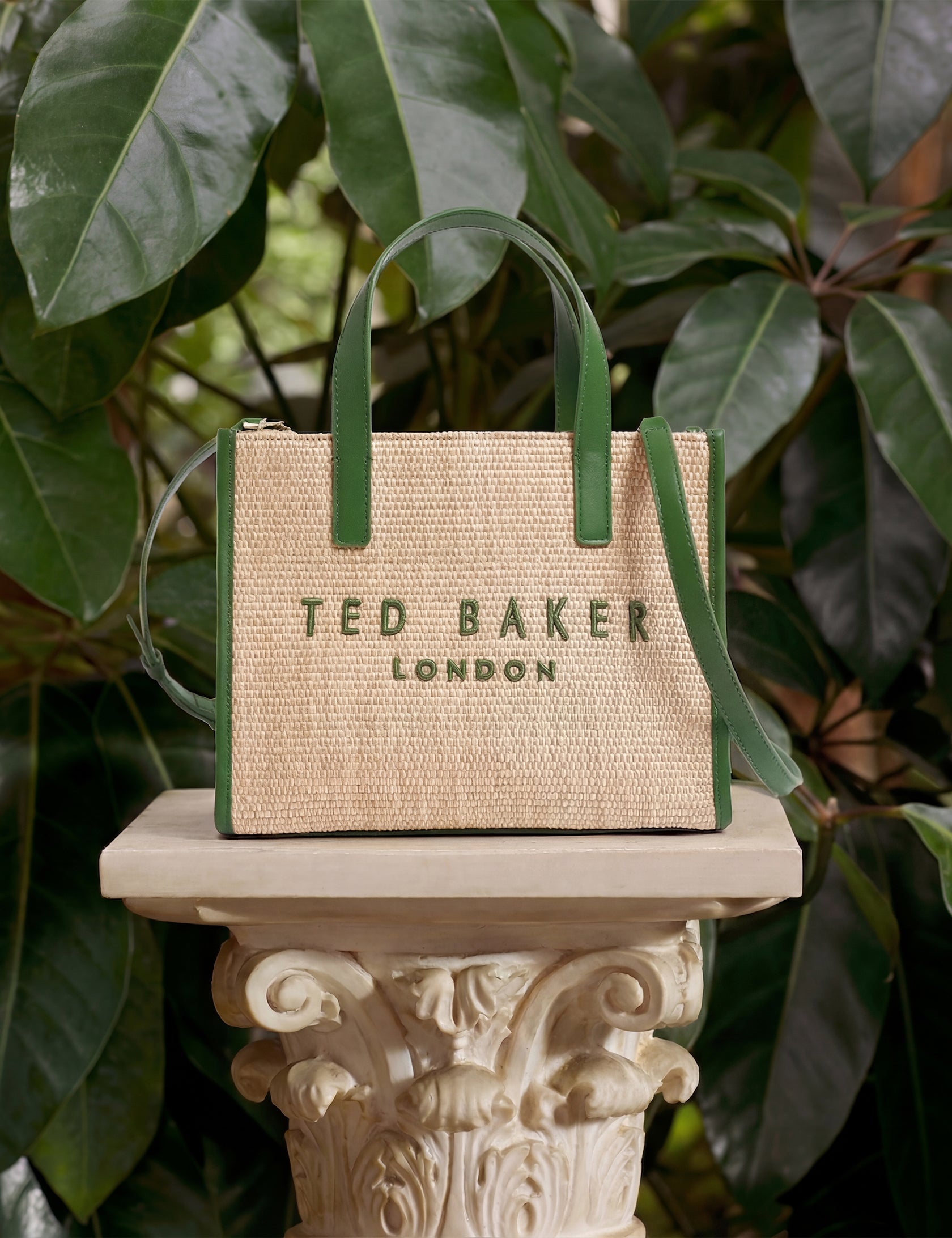 ted baker handschuhe damen Kleine Icon-Tragetasche mit Raffia-PU-Besatz dunkelgrün | PAOLINA
