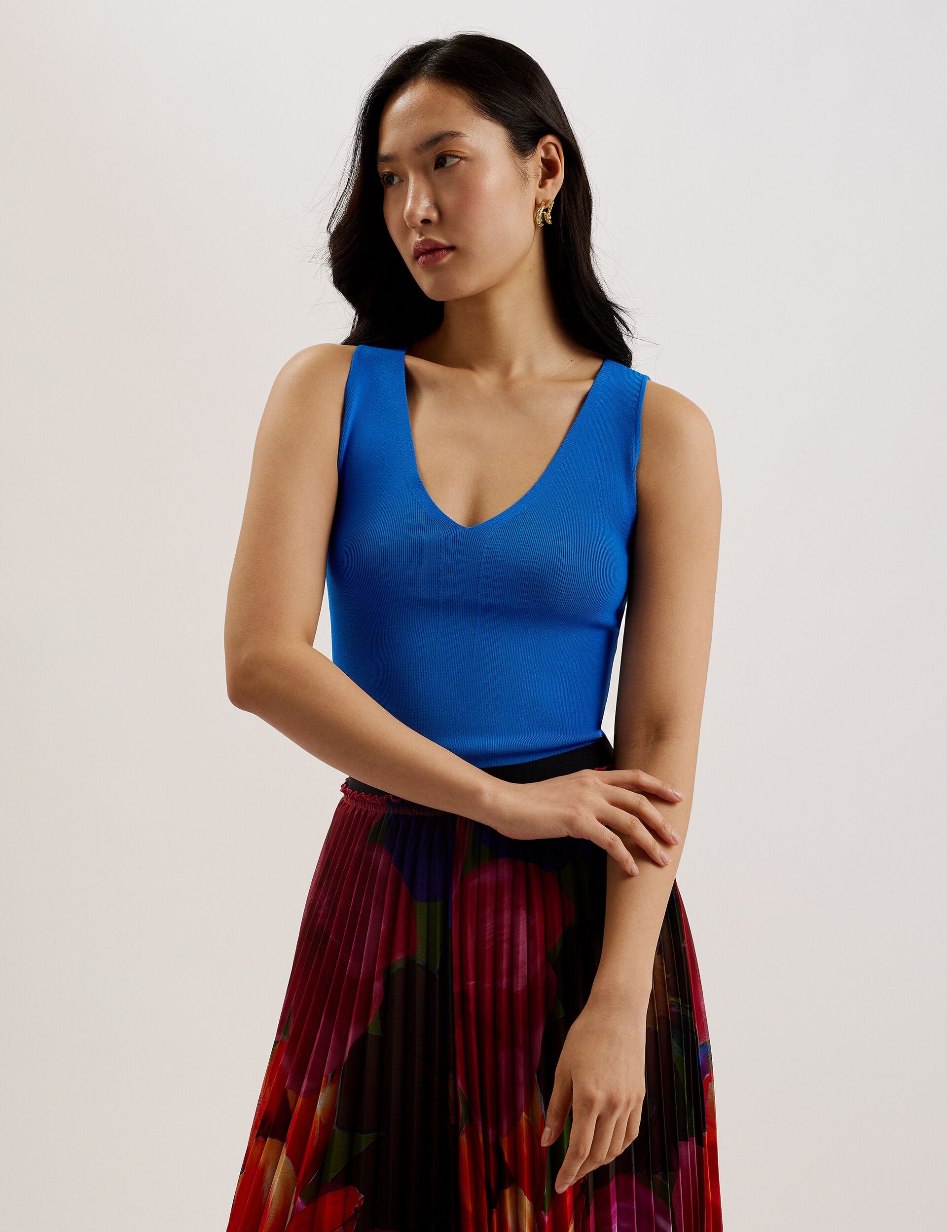Mid-blue V-neck Slim Fit Sleeveless Knit Top | Josiiy | Ted Baker US