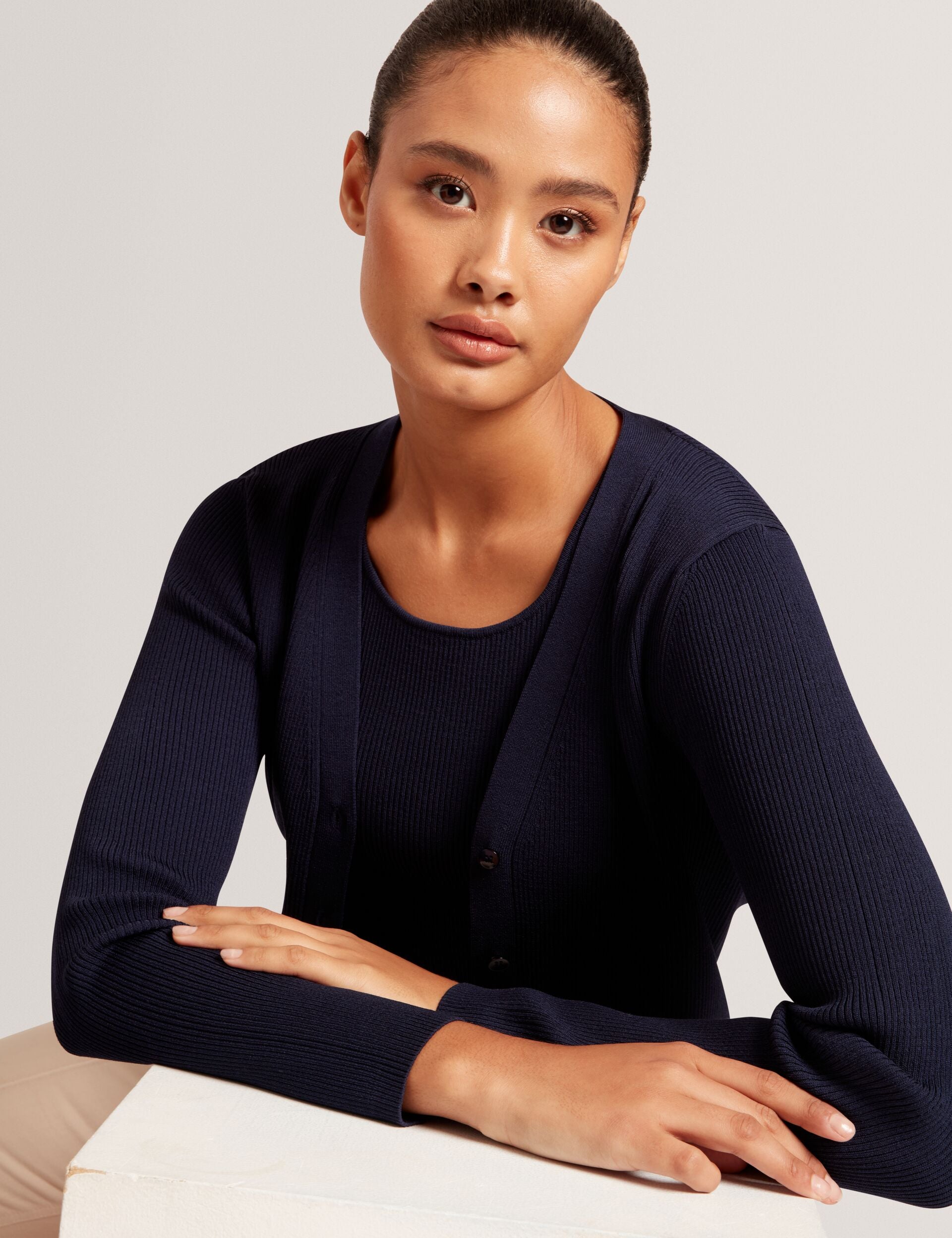 TOÉ Baker Cardigan ネイビー TOÉ Baker Cardigan – THE TOÉ
