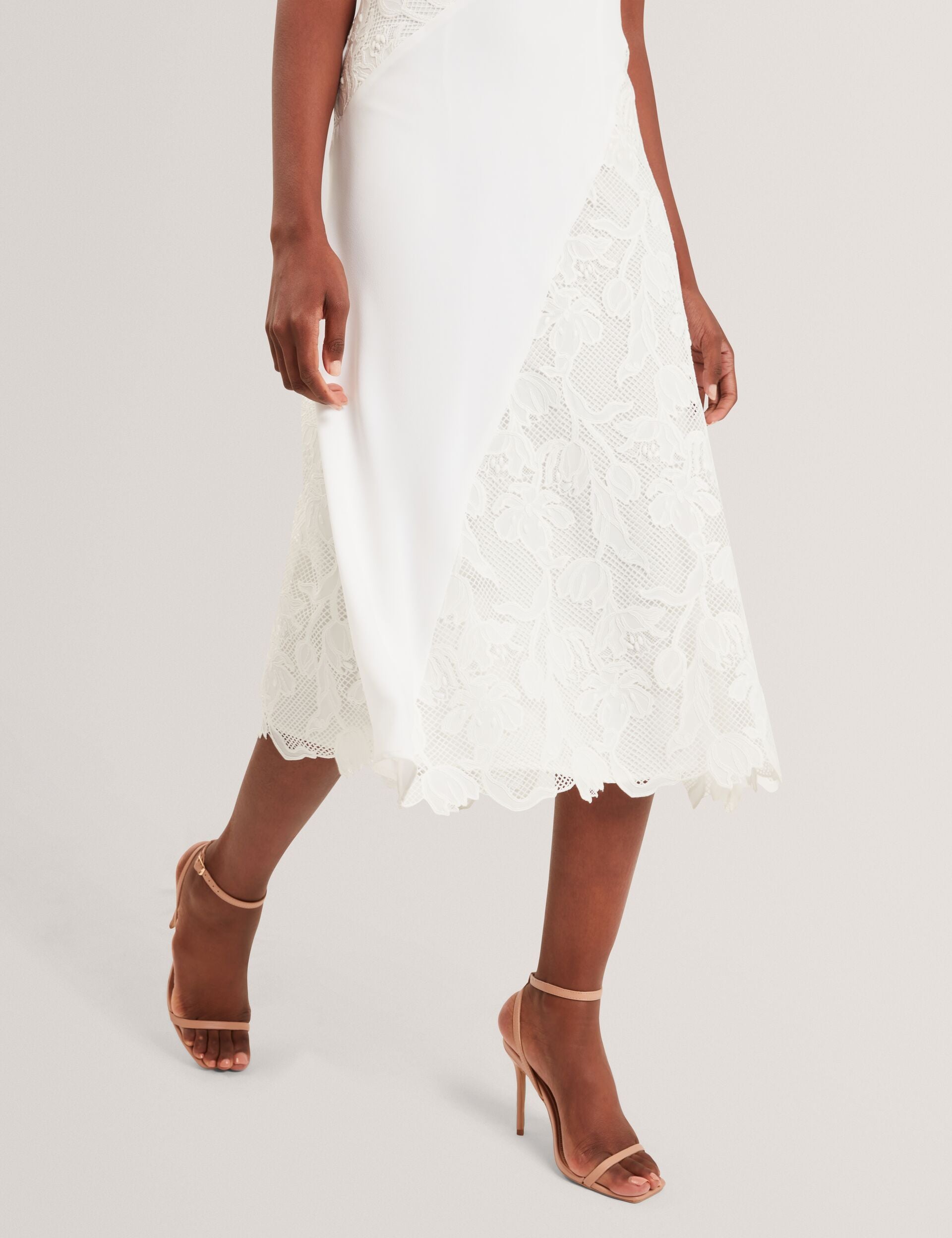 SLEEVELESS LACE APPLIQUE MIDI DRESS | White SLEEVELESS LACE APPLIQUE MIDI DRESS | White