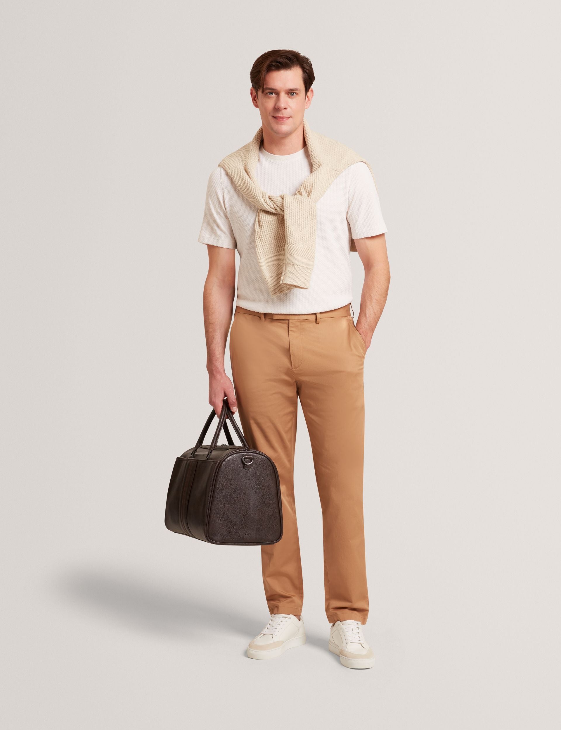 Pantalon chino slim fit camel avec revers Pantalon chino slim fit camel avec revers
