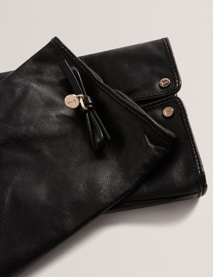 CLAU | BLACK