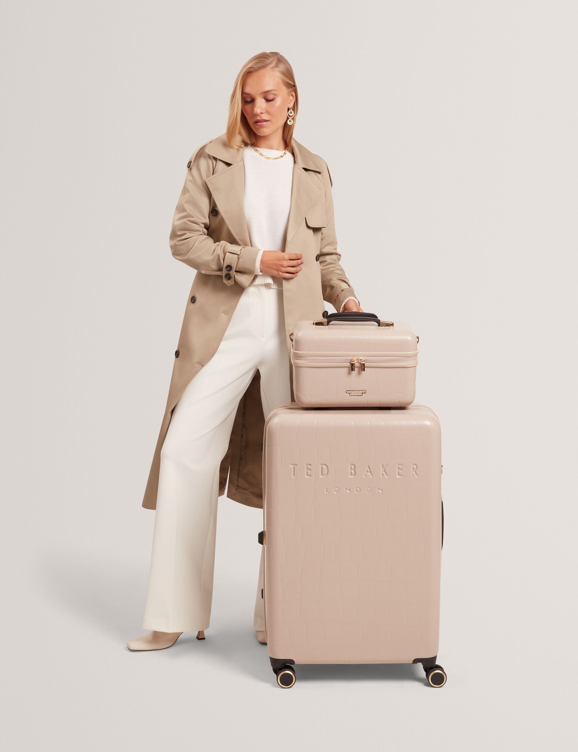 TED BAKER LONDON ペーパークリップ３点セット Amazon.com | Ted Baker Women's Hardside Spinners (Sage, Carry-On