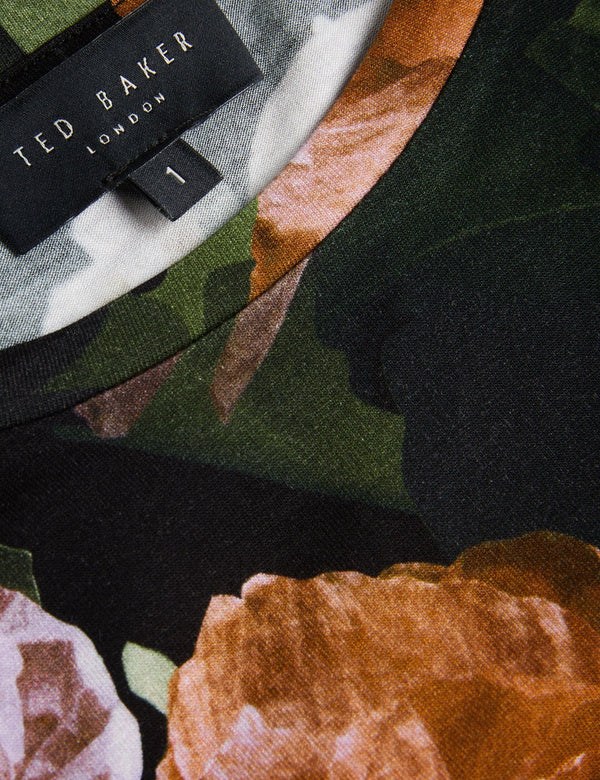 PRINTED FITTED TEE | BLACK