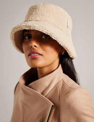 PAMELLS | WHITE