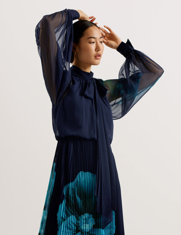 MANAMI | NAVY