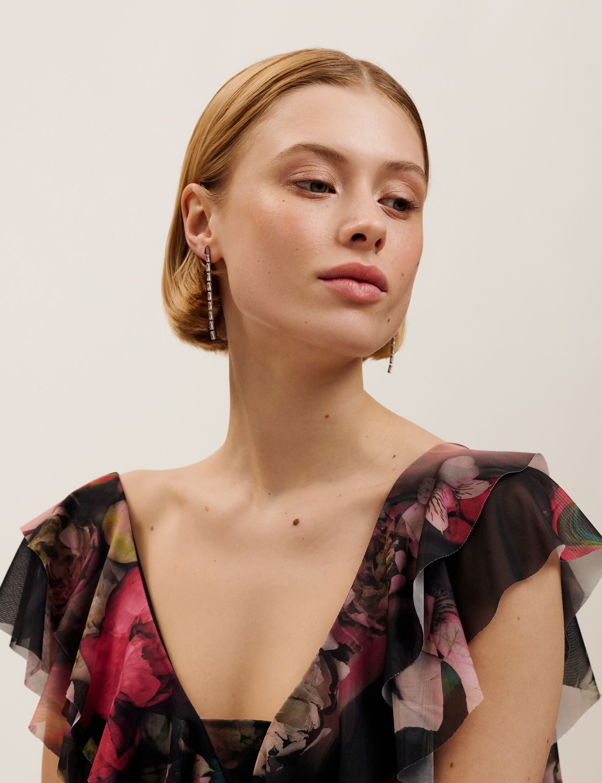 TED BAKER ISALIE Baguette Crystal Long Drop Earrings - TBJ3781-01-02 CASIO TED BAKER ISALIE Baguette Crystal Long Drop Earrings - TBJ3781-01-02 CASIO