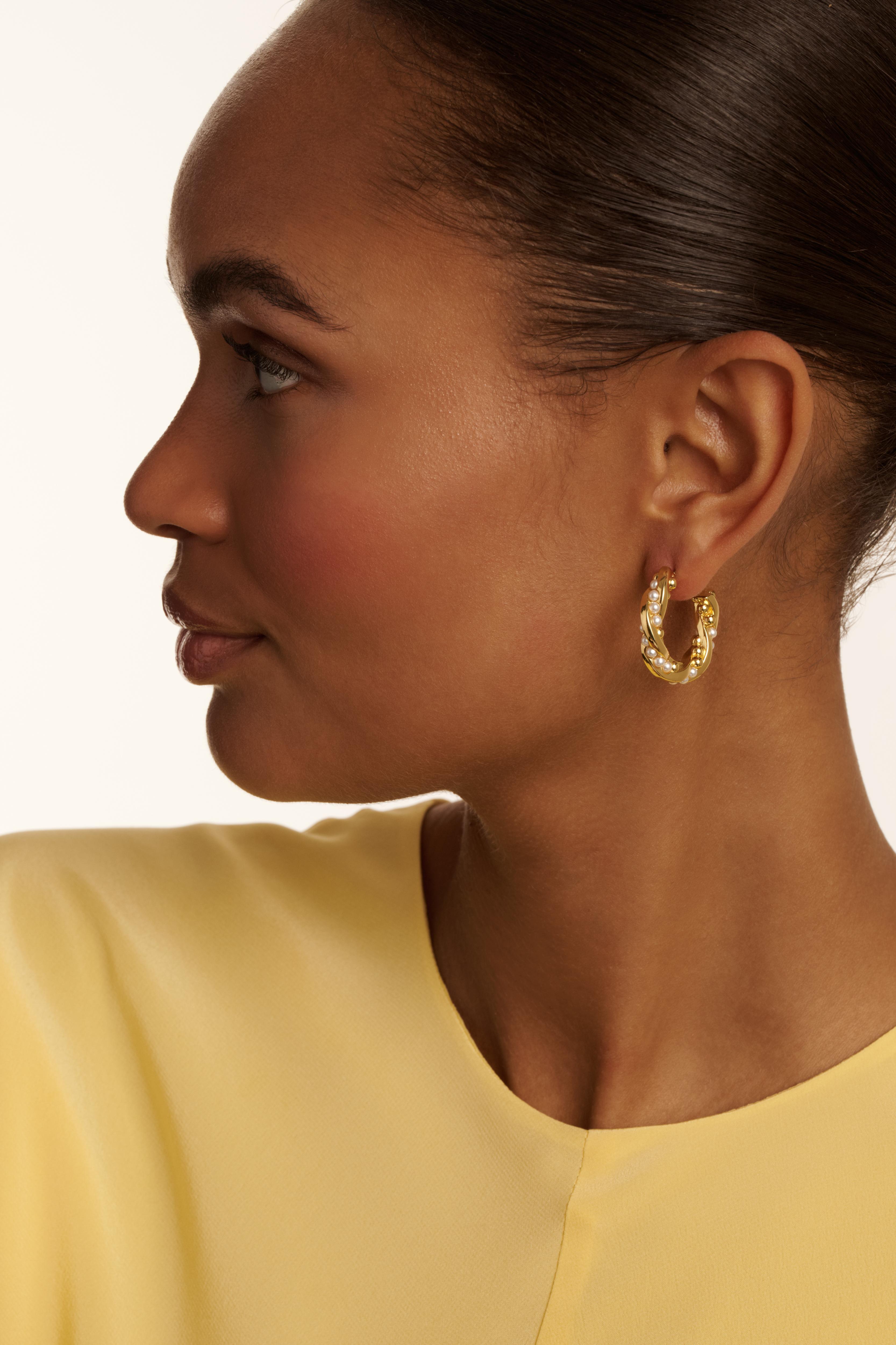 TED BAKER Twisted Pearl Gold Hoop Earrings - TBJ3953-02-28 CASIO TED BAKER Twisted Pearl Gold Hoop Earrings - TBJ3953-02-28 CASIO